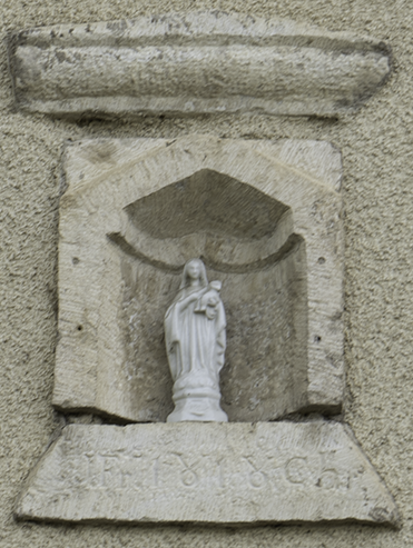 niche en pierre de taille provenant du château d'Avilley